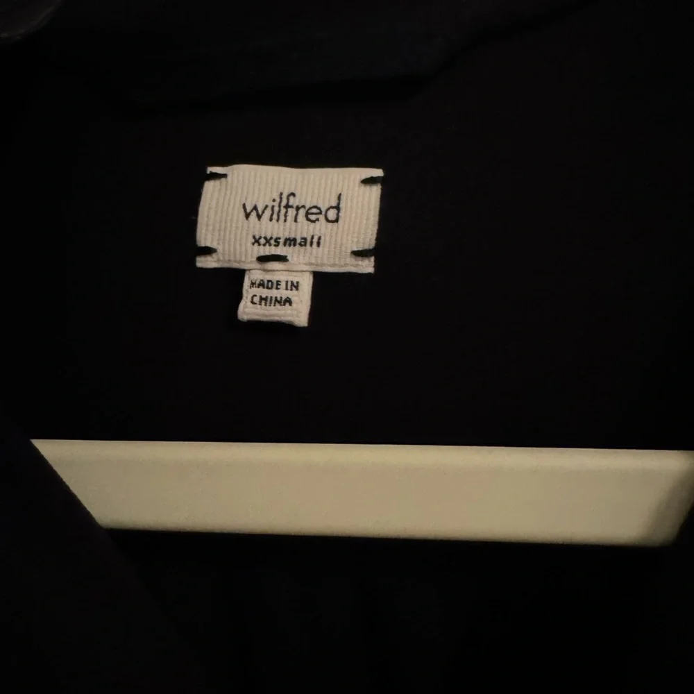 Wilfred Elegant Black Top - Picture 2 of 3